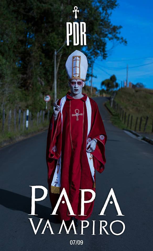¡Ha llegado el Papa Vampiro! Elliot IV está en Colombia