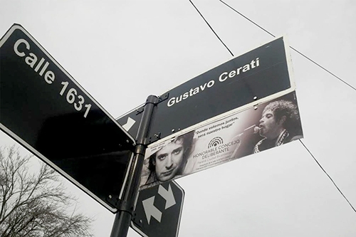 Postal y calle de Argentina en honor a Gustavo Cerati