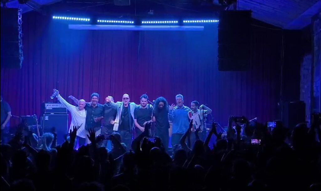 Parlantes en pleno en concierto en La pascasia el 6 de diciembre de 2025.