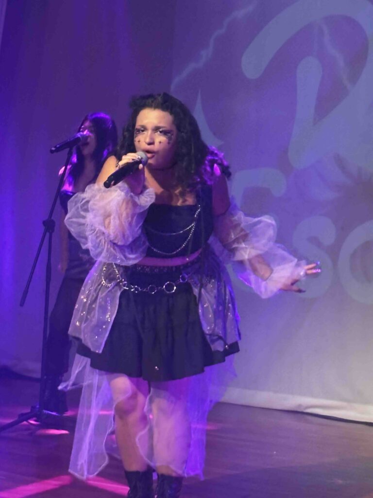 Roxxy Escalante, cantautora de la Comuna 6