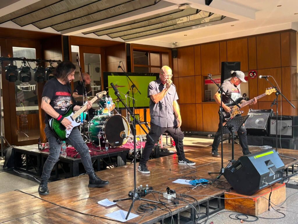 Los Groteskos debutaron en el Bazar de la Música